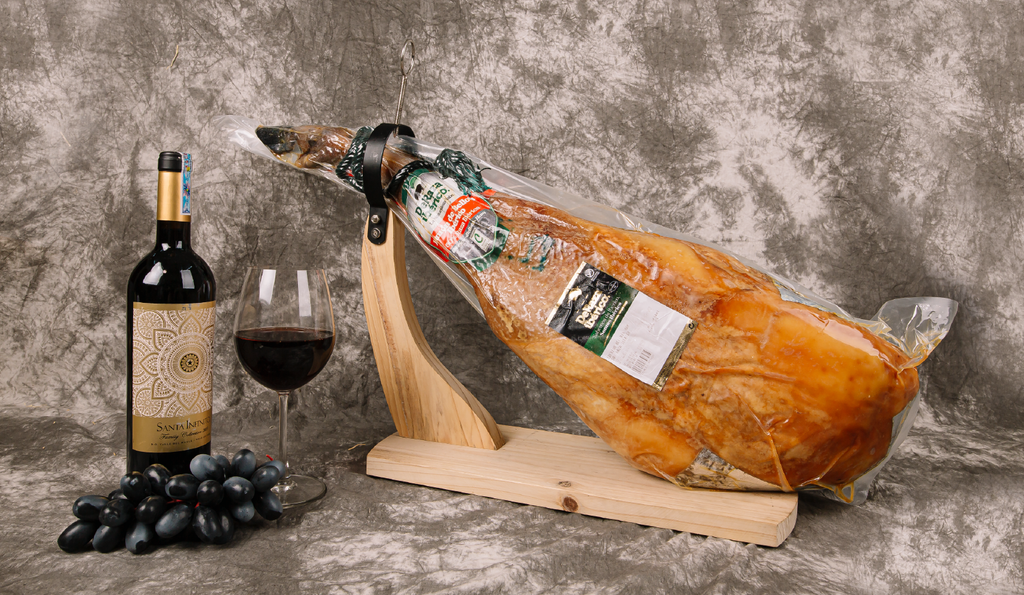 Người Tây Ban Nha muối đùi heo iberico như thế nào?