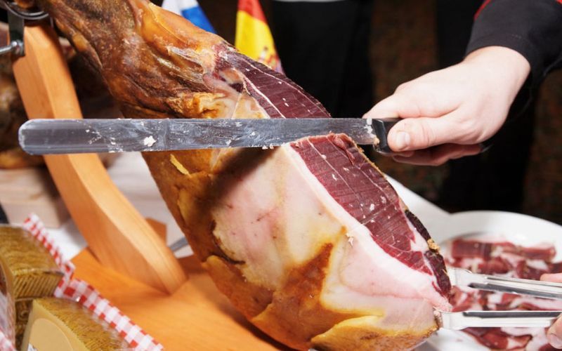 Đùi heo muối Iberico có giá trị dinh dưỡng cao phù hợp làm quà tặng