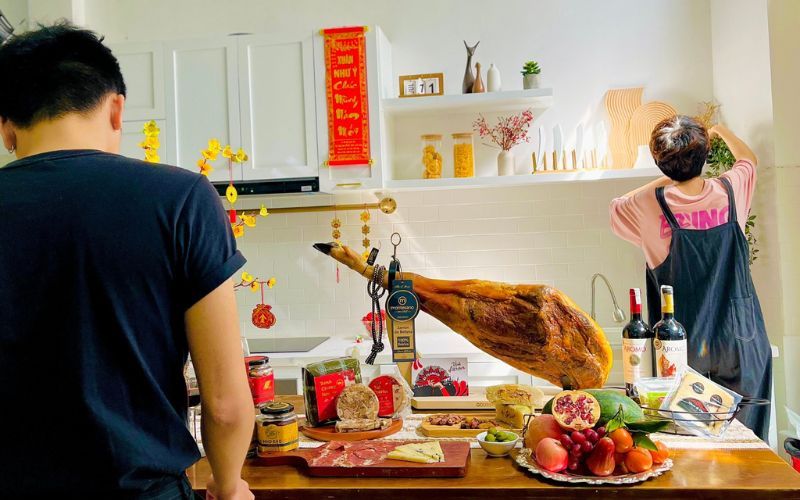 Tạp chí Ngày Mới Online: Ẩm thực ngày Tết với đùi heo muối Iberico