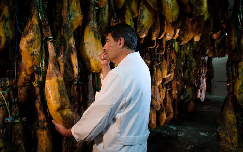 Uống Nước: Đùi heo muối Iberico – Tinh túy ẩm thực đặc sắc Tây Ban Nha