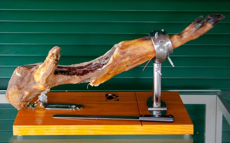 Công thức nấu nước dùng đơn giản với xương của đùi heo muối