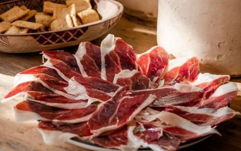 Lợi ích từ đùi heo muối Iberico? Trẻ em có ăn được đùi heo muối không?