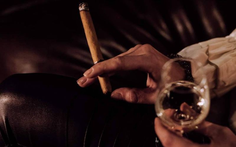 Cách kết hợp các loại rượu vang với xì gà