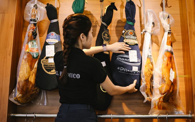 Biếu quà tết 2024 bằng đùi heo muối cực phẩm đến sếp, cấp trên