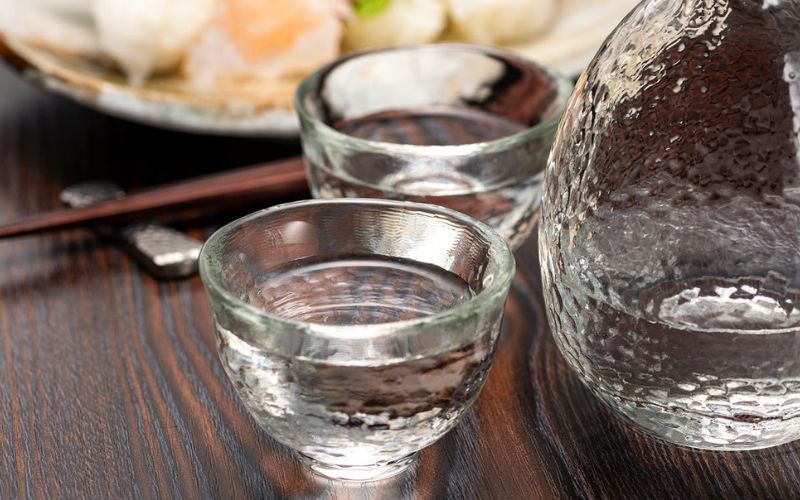 Cách hâm nóng rượu sake Nhật nếu không có bình Tokkuri