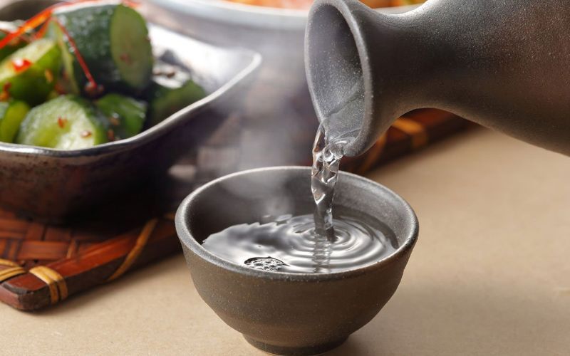 Rượu sake ấm là gì? - Tác dụng của rượu sake ấm mang lại