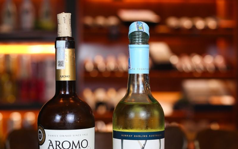 Rượu vang nút bần ngon hơn rượu vang nút vặn?