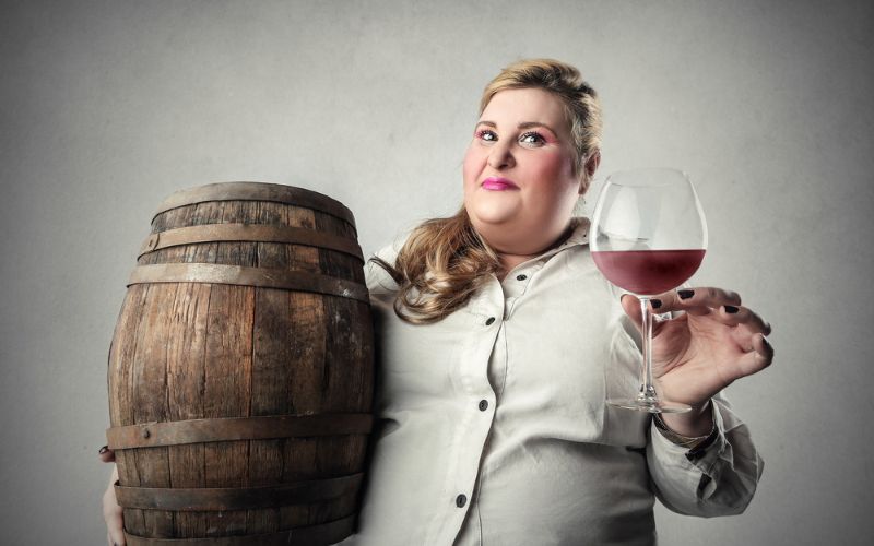 Rượu vang có bao nhiêu calo, uống có bị béo không?