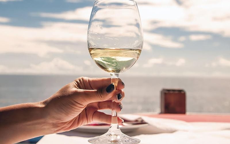 Chọn ly uống rượu vang đúng chuẩn chuyên gia