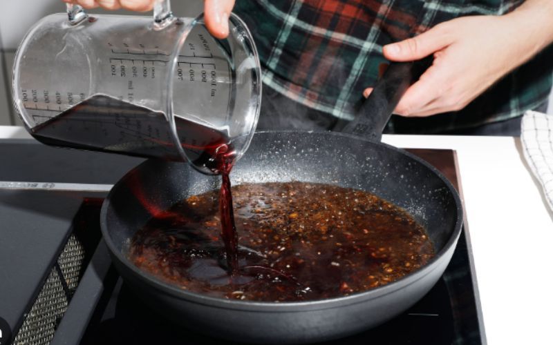 5 cách chế biến món ăn với rượu vang đỏ