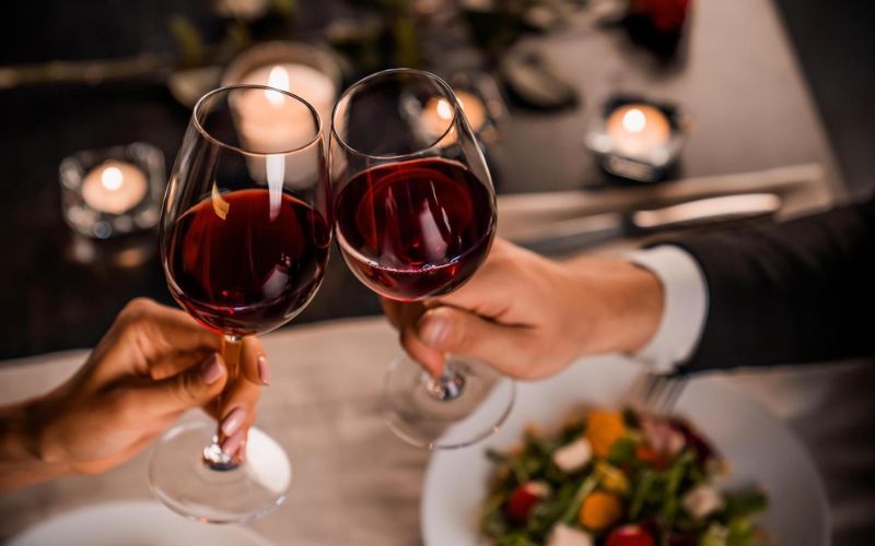 Thứ tự dùng rượu vang trong các bữa tiệc lớn tại nhà hàng - khách sạn