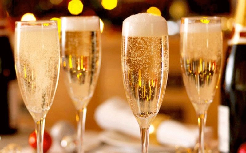 Top 5 dòng rượu vang Sparkling wine thích hợp cho ngày hè
