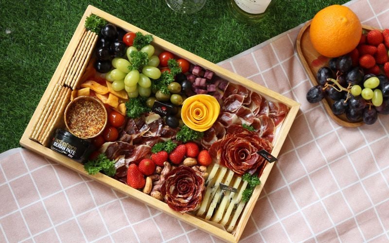Charcuterie Là Gì? Khám Phá Nguồn Gốc Và Xu Hướng Hiện Đại