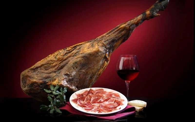 Khám phá nguồn gốc của những chiếc đùi heo muối Iberico Tây Ban Nha