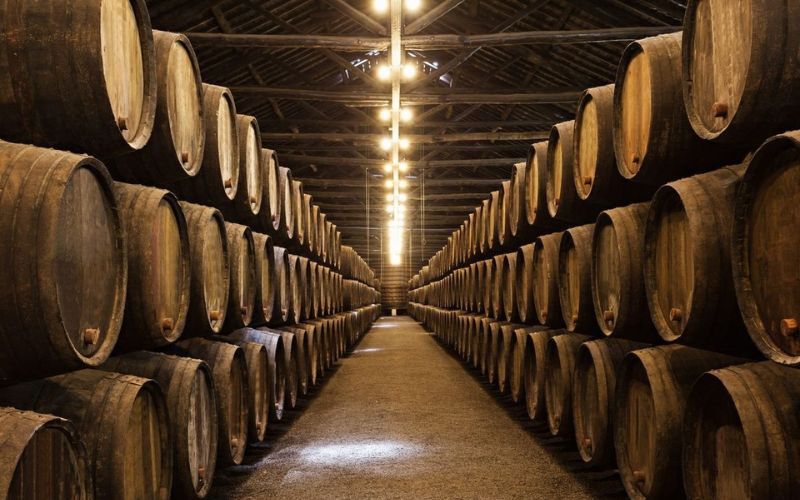 Thùng Gỗ Sồi Và Hành Trình Làm Nên Hương Vị Rượu Vang