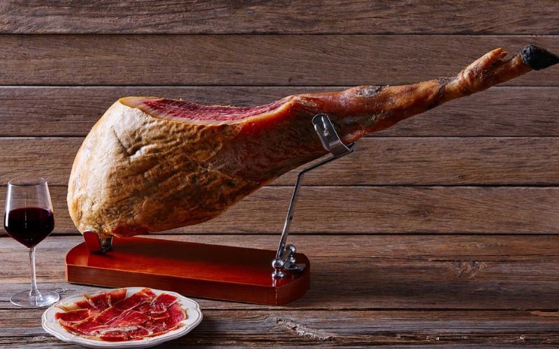 Gợi ý top 5 món ngon từ đùi heo muối Iberico cho ngày Tết Đoan Ngọ
