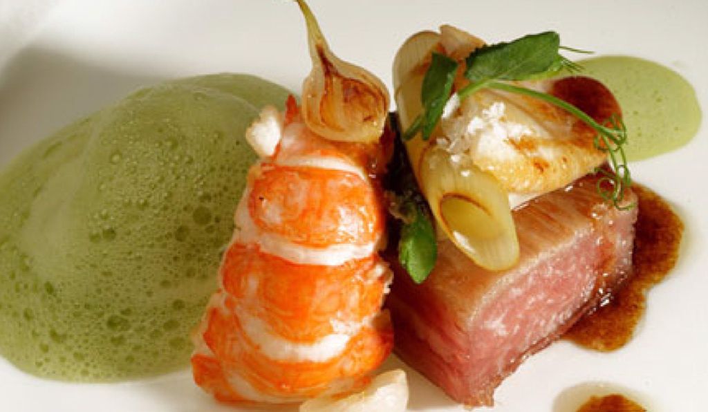 Công thức thịt lưng iberico ăn kèm hải sản sốt rau mùi