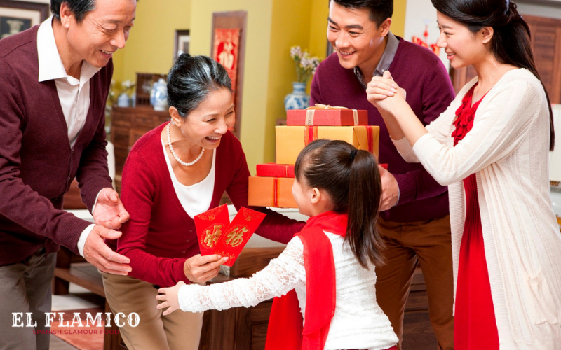 Quà tết cho người cao tuổi