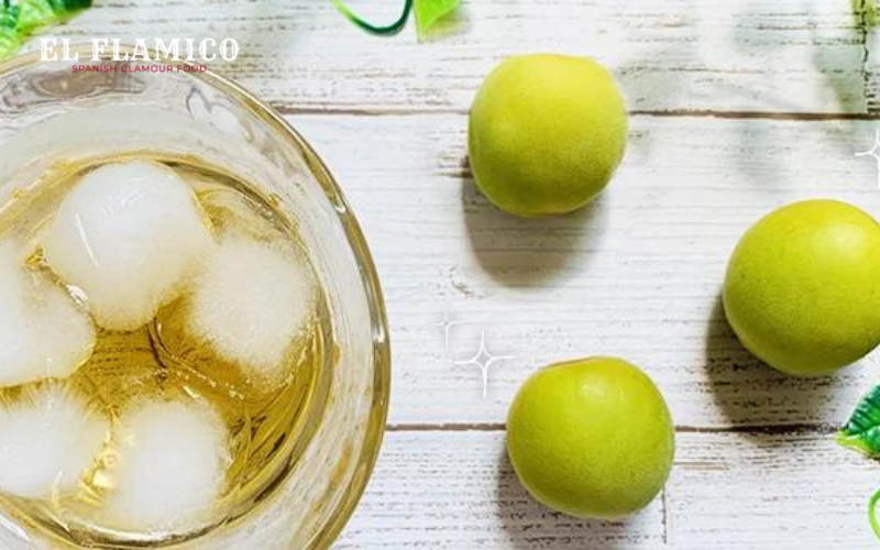 Rượu mơ Nhật Umeshu uống với đá