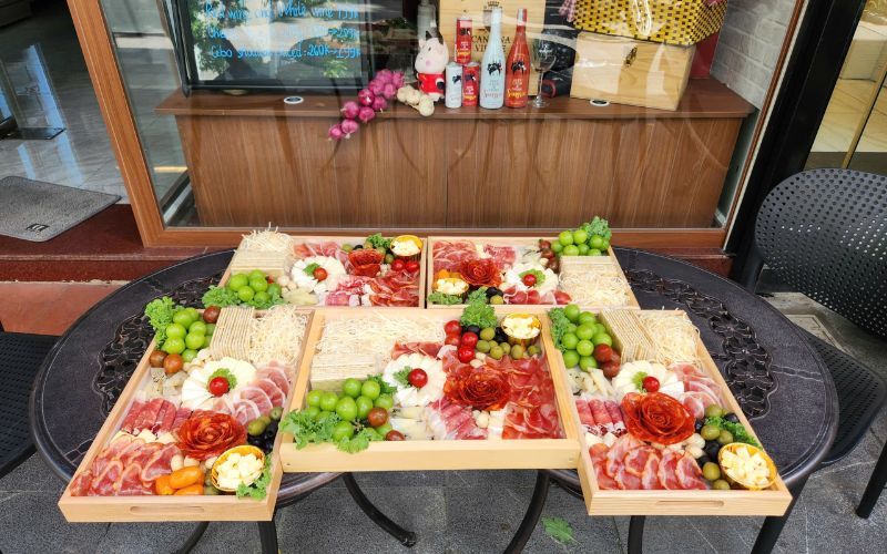 Set Charcuterie cho tiệc gia đình: Mẹo chọn nguyên liệu tiết kiệm