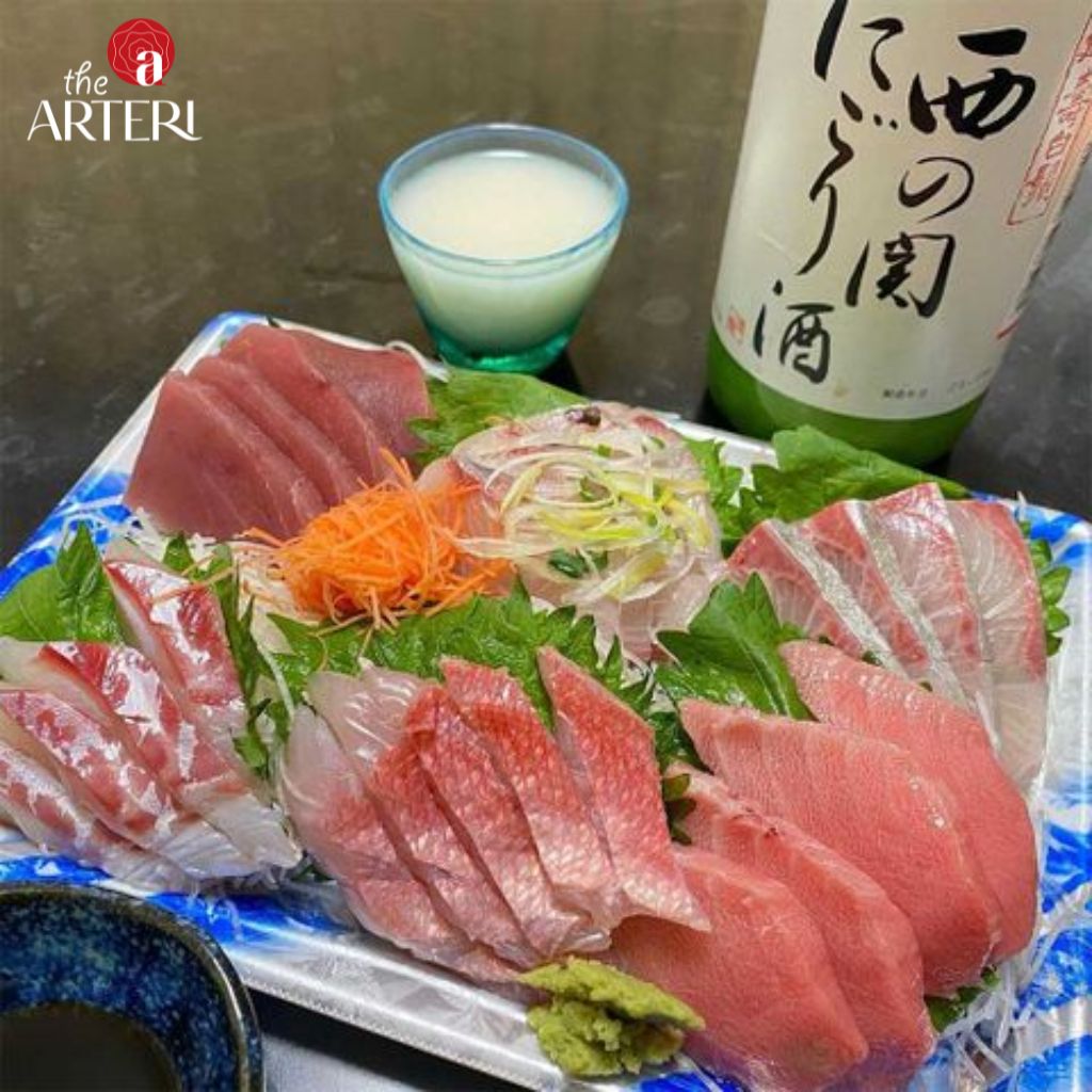 Nigori Seki gặp sashimi – một cuộc hẹn hoàn hảo giữa béo dịu và tươi mới.