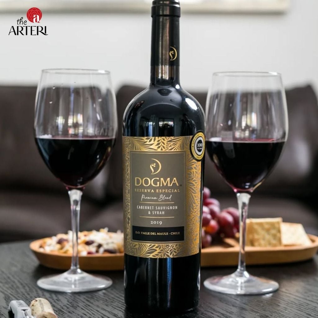 Hương vị đậm đà từ giống nho Cabernet Sauvignon & Syrah, mang đậm dấu ấn vùng Maule, Chile.