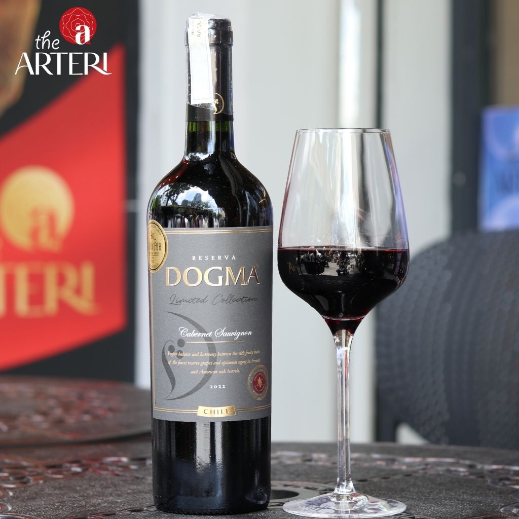 Cabernet Sauvignon đậm đà, cân bằng – rót ra ly là hương thơm lan tỏa, mở đầu cho một buổi thưởng vang đầy cảm hứng.