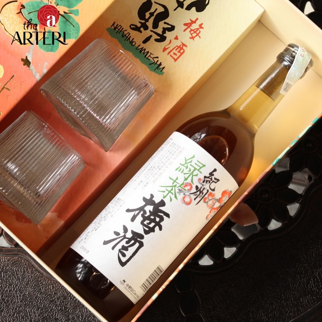 Rượu mơ trà xanh Green Tea Umeshu – sự hòa quyện độc đáo giữa lá trà Uji trứ danh và trái ume chín mọng, sảng khoái và đầy chiều sâu.
