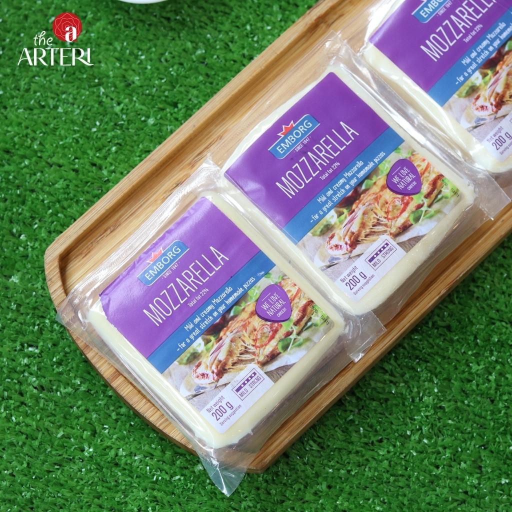 Kéo sợi hoàn hảo, tan chảy ngất ngây – Mozzarella Emborg là lựa chọn lý tưởng cho những chiếc pizza tự làm tại nhà.