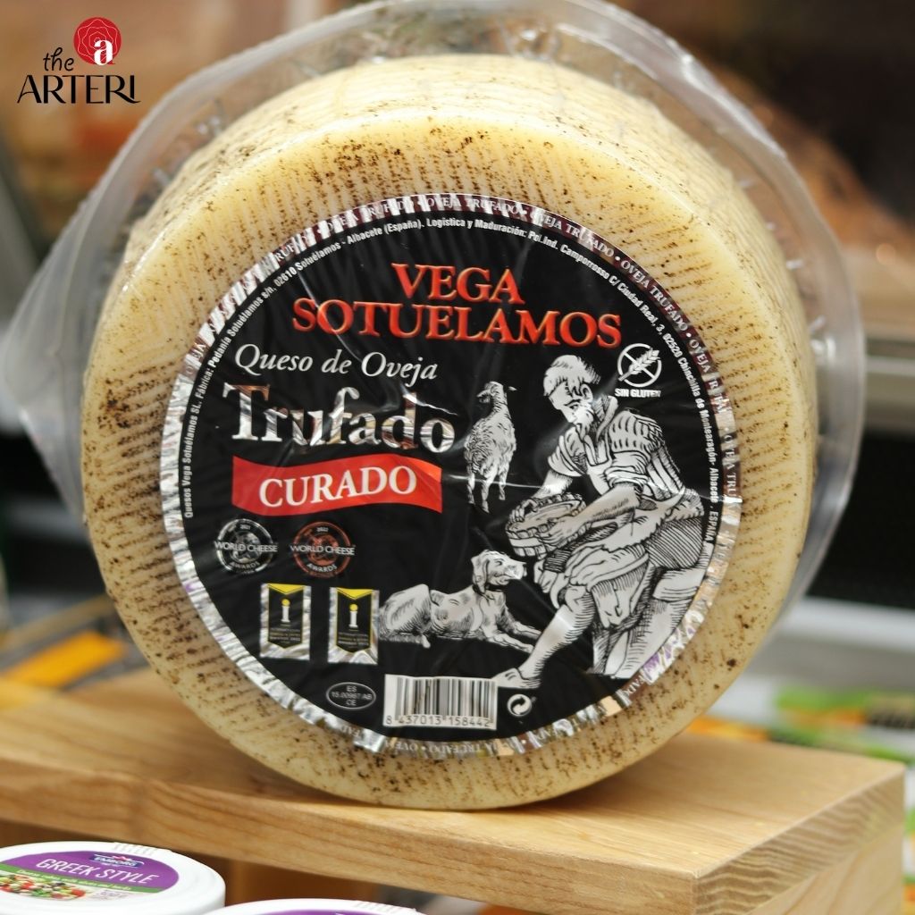 Ph&ocirc; mai sữa cừu truffle đen &ndash; hương thơm sang trọng, vị b&eacute;o mịn cuốn h&uacute;t.