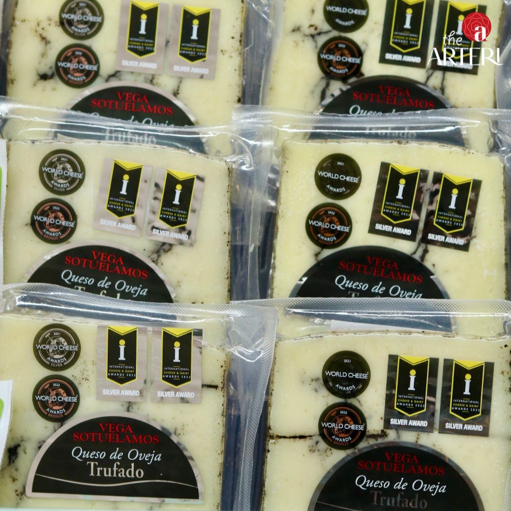 Đạt 4 giải thưởng quốc tế danh giá, bao gồm World Cheese Awards 2021 & 2022 và 2 Silver Awards từ International Cheese & Dairy Awards – món ngon được cả thế giới công nhận.