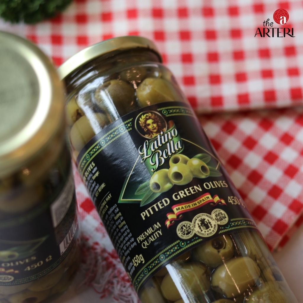 Olive tách hạt được ngâm theo công thức truyền thống Tây Ban Nha, dễ kết hợp với nhiều món Âu.