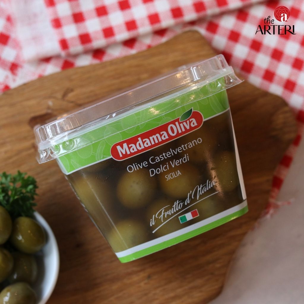  Olive Castelvetrano nổi tiếng với hương vị &ecirc;m dịu, độ gi&ograve;n tự nhi&ecirc;n, dễ ăn ngay cả với người mới bắt đầu.