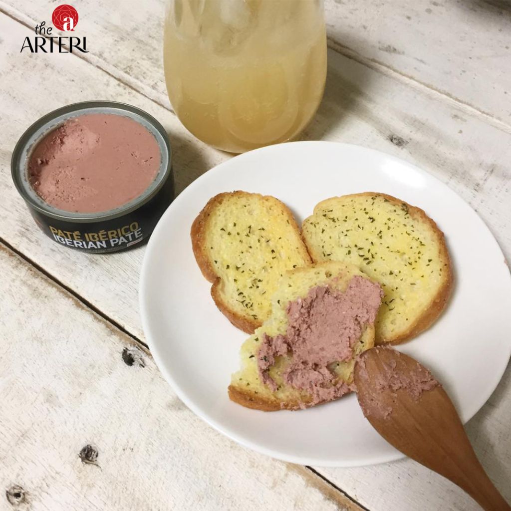 Chỉ cần một lát bánh mì nướng và chút pate mềm mịn, bạn đã có một bữa xế nhẹ nhàng, tinh tế và đậm chất châu Âu.