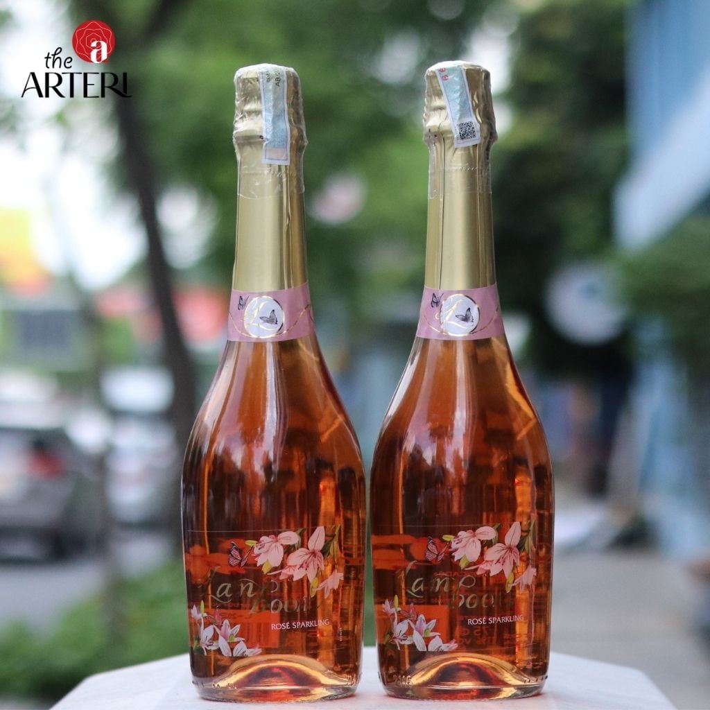 Lamboom Ros&eacute; &ndash; sắc hồng dịu d&agrave;ng, thiết kế ngọt ng&agrave;o như lời mời gọi cho những khoảnh khắc tươi tắn v&agrave; rực rỡ.