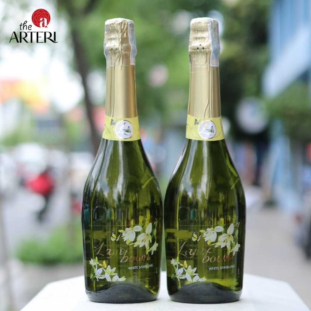 Vẻ đẹp thanh khiết từ Lamboom White &ndash; nổi bật giữa &aacute;nh s&aacute;ng tự nhi&ecirc;n, như lời mời gọi mở tiệc.