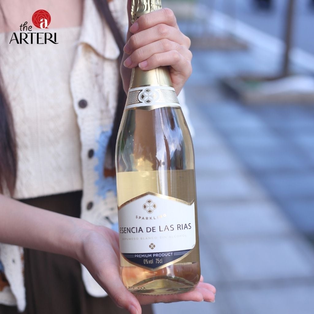 Lấp l&aacute;nh trong từng khoảnh khắc, Sparkling Esencia &ndash; kh&ocirc;ng cồn, nhưng vẫn thăng hoa vị gi&aacute;c.