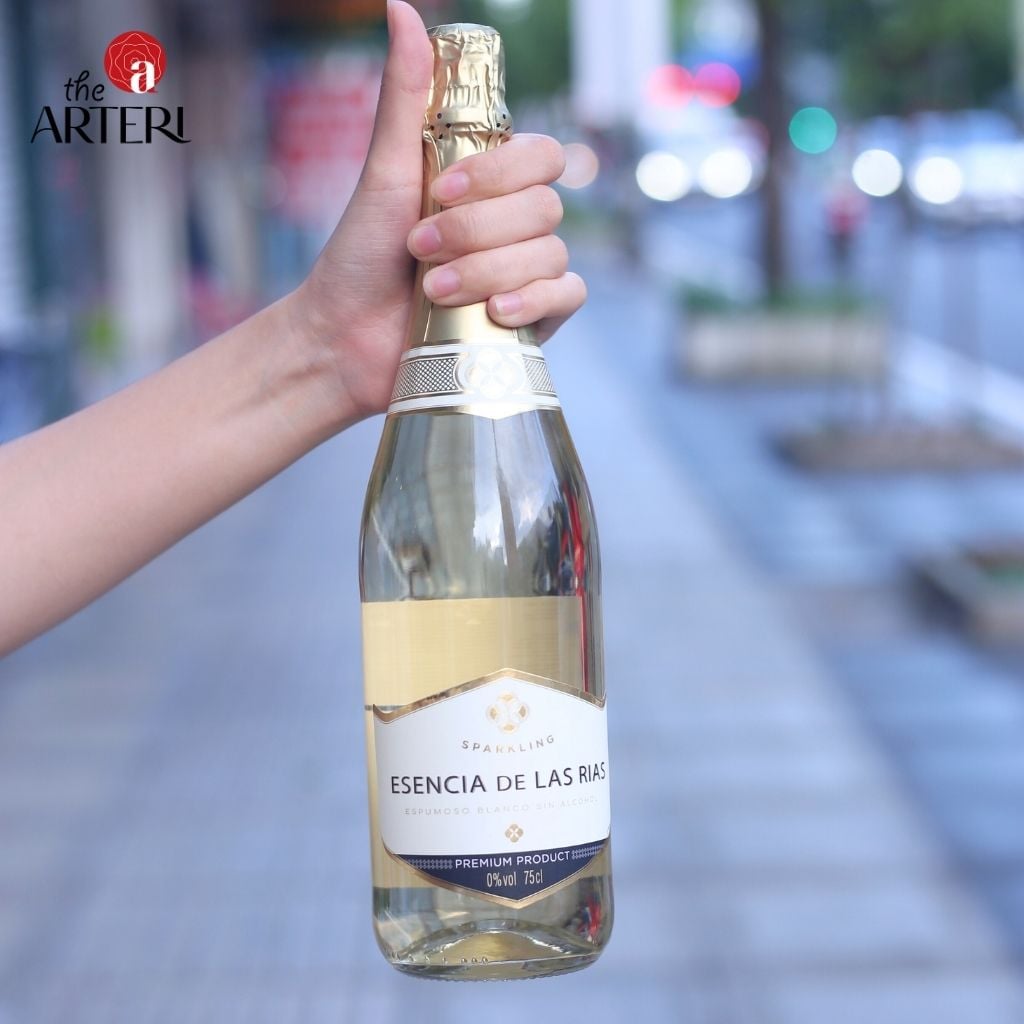 ữa tiệc th&ecirc;m rực rỡ c&ugrave;ng Sparkling White Esencia &ndash; nhẹ nh&agrave;ng, thanh lịch v&agrave; ho&agrave;n to&agrave;n kh&ocirc;ng cồn.