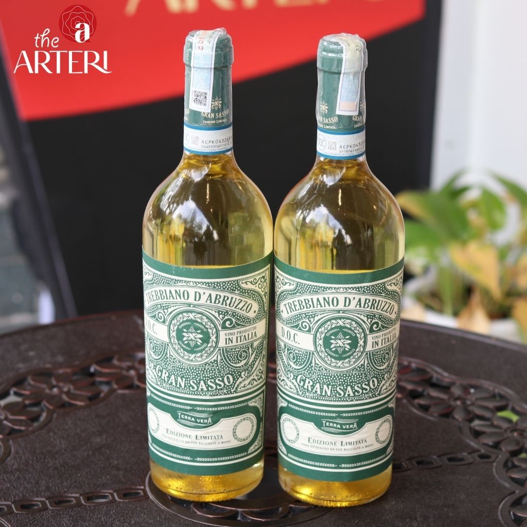 Gran Sasso Trebbiano – vang trắng Ý mang thiết kế cổ điển và hương vị thanh khiết cuốn hút.