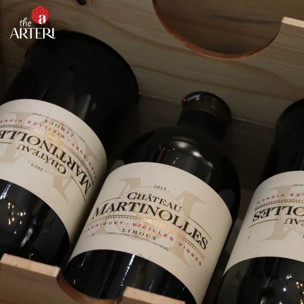 Từng chai Martinolles được bảo quản như những tác phẩm nghệ thuật – nơi hương vị và thời gian cùng được nâng niu.