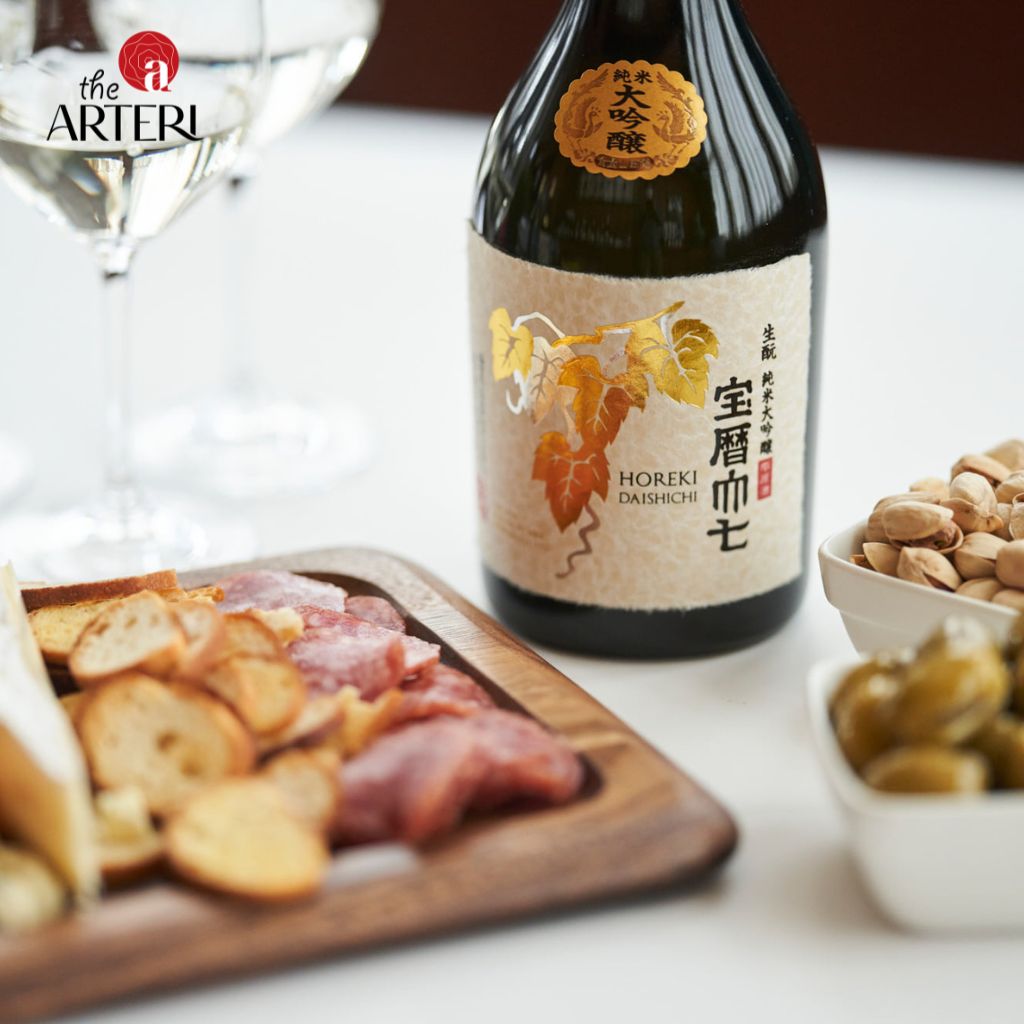 Hoặc kết hợp đầy t&aacute;o bạo với c&aacute;c nguy&ecirc;n liệu vị &Acirc;u như salami, olive, ph&ocirc; mai,...