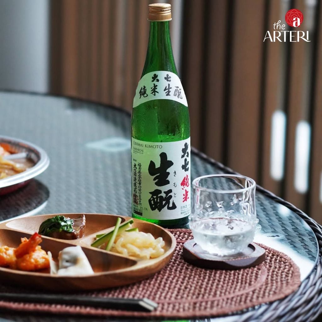 Chuẩn bị món ăn kèm đơn giản cùng sake Junmai Kimoto đã đủ cho buổi chiều thư giãn.