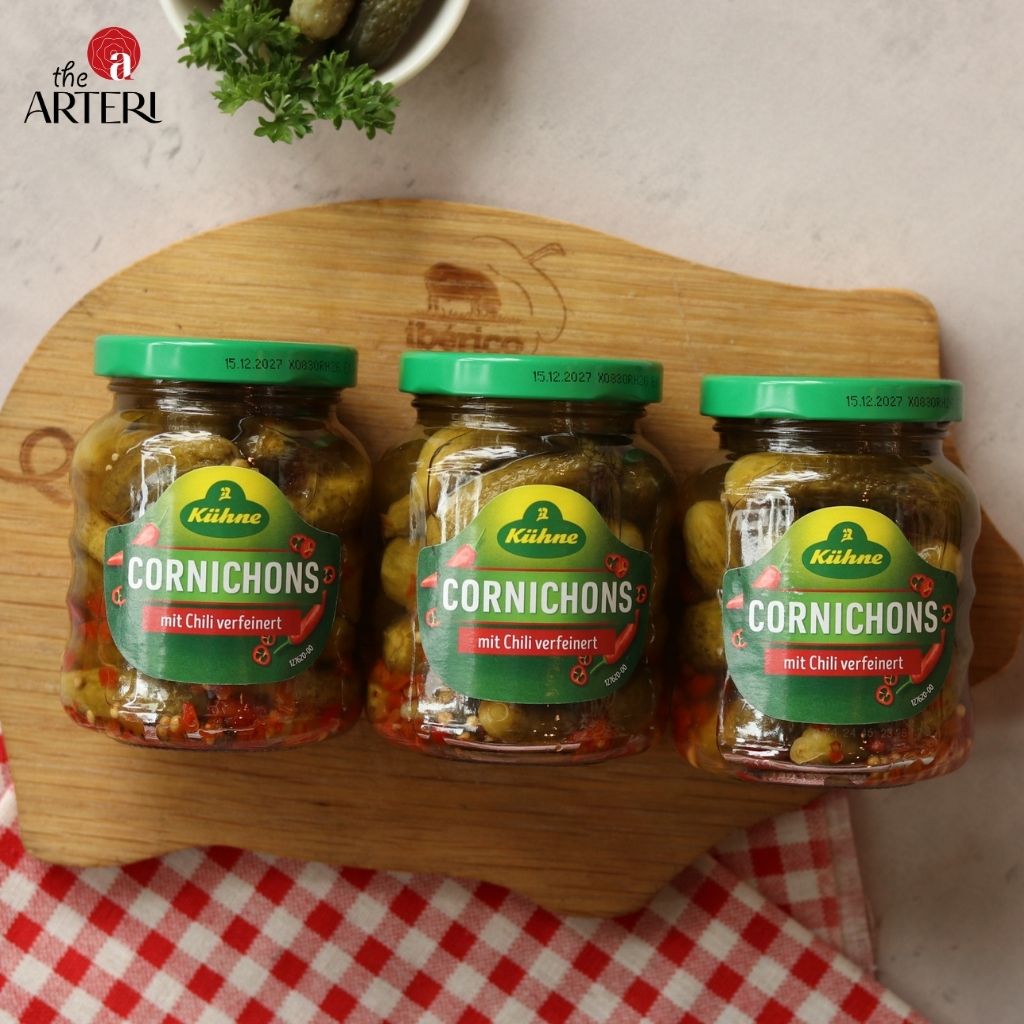 Lọ thủy tinh đẹp mắt, từng lát dưa ngâm ớt rực sắc – vừa ngon miệng, vừa trọn vẹn thẩm mỹ.