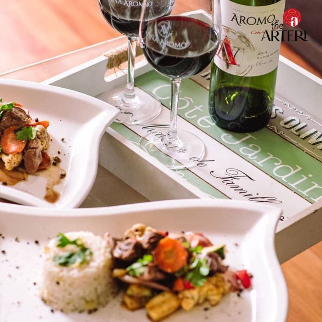 Vang đỏ Aromo Cabernet Sauvignon s&aacute;nh đ&ocirc;i ho&agrave;n hảo c&ugrave;ng m&oacute;n &Acirc;u