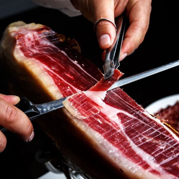 bao-quan-dui-heo-muoi-iberico