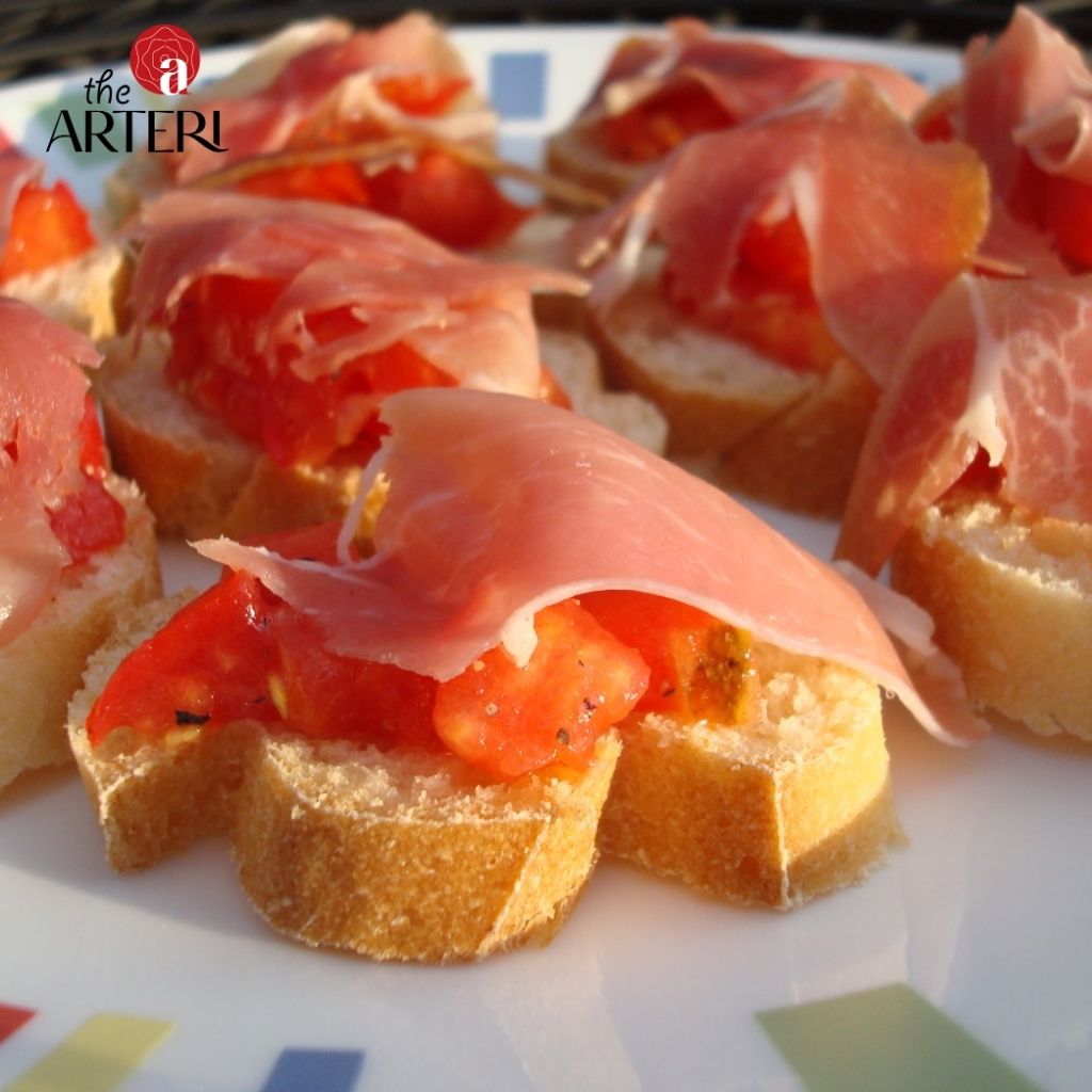 Pan con Tomate – bánh mì cà chua và thịt muối Serrano, món tapas trứ danh Tây Ban Nha.