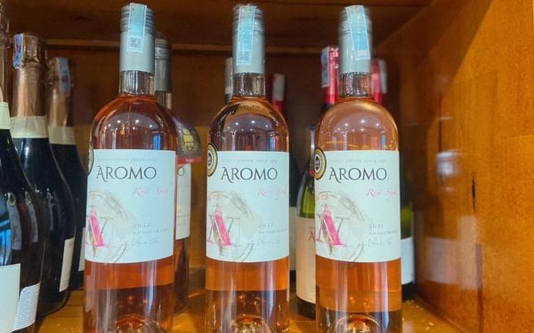 ruou-vang-hong-aromo-rose-syrah