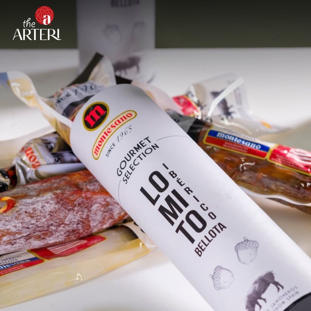 Lomito Ibérico Bellota – tinh hoa từ thịt lưng heo Iberico ăn hạt sồi, được ủ muối thủ công và đóng hộp sang trọng chuẩn phong cách gourmet.