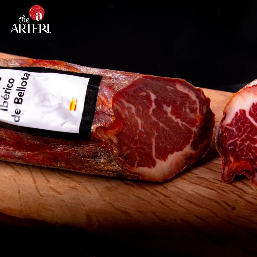 Lát cắt Lomito đậm màu, vân mỡ cẩm tự nhiên – hòa quyện giữa độ béo mềm và hương vị đậm đà khó cưỡng.