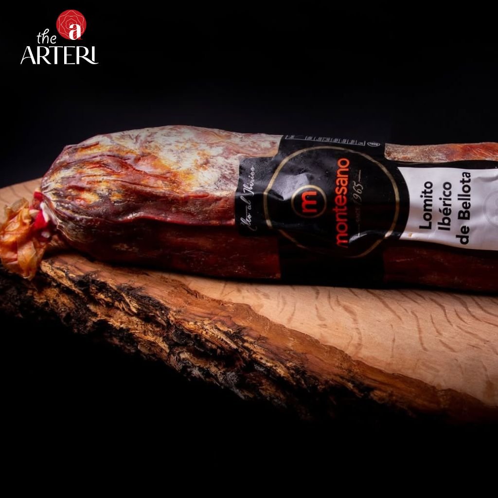 Thịt lưng muối nguyên cây từ Montesano – bề mặt phủ phấn muối tự nhiên, chứng minh thời gian ủ chín truyền thống đạt chuẩn.